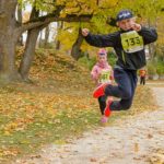 ジャンプする子供